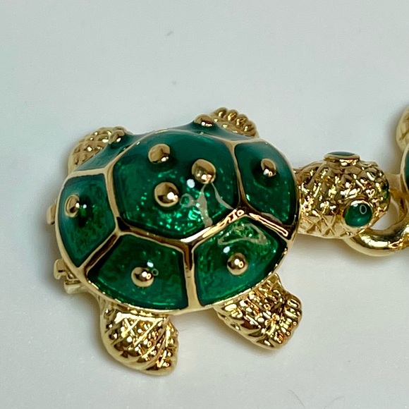 KJL Kenneth Jay Lane Green Enamel Turtle Link Bracelet Gold Tone w/ Box  & Pouch - Picture 7 of 16